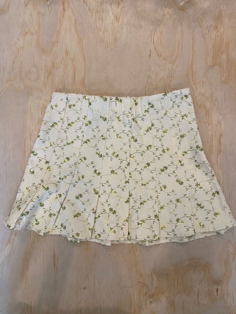 En Saison Cream Mini Skirt with Green Floral Print